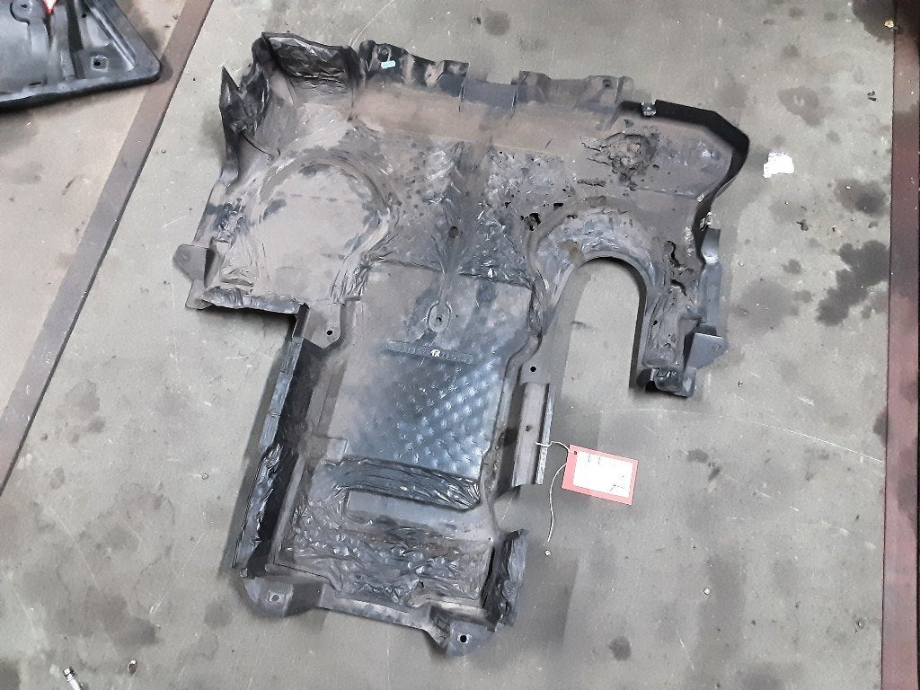 CACHE SOUS MOTEUR Sprinter 3t (903) (220520023SSW), Mercedes-Benz, Mevr. I. Hauben, Utilisé, Rue de l'Espoir 34 34
4030  GRIVEGNÉE, BE