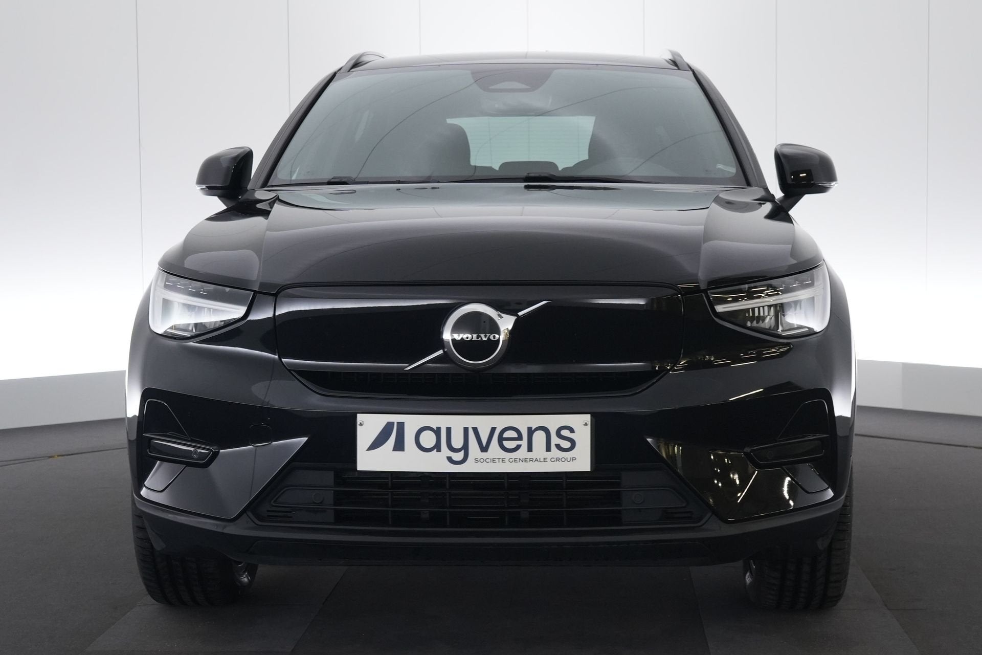 (2EAW659) VOLVO XC40, Auto's, Automaat, Stof, Gebruikt, 408 pk