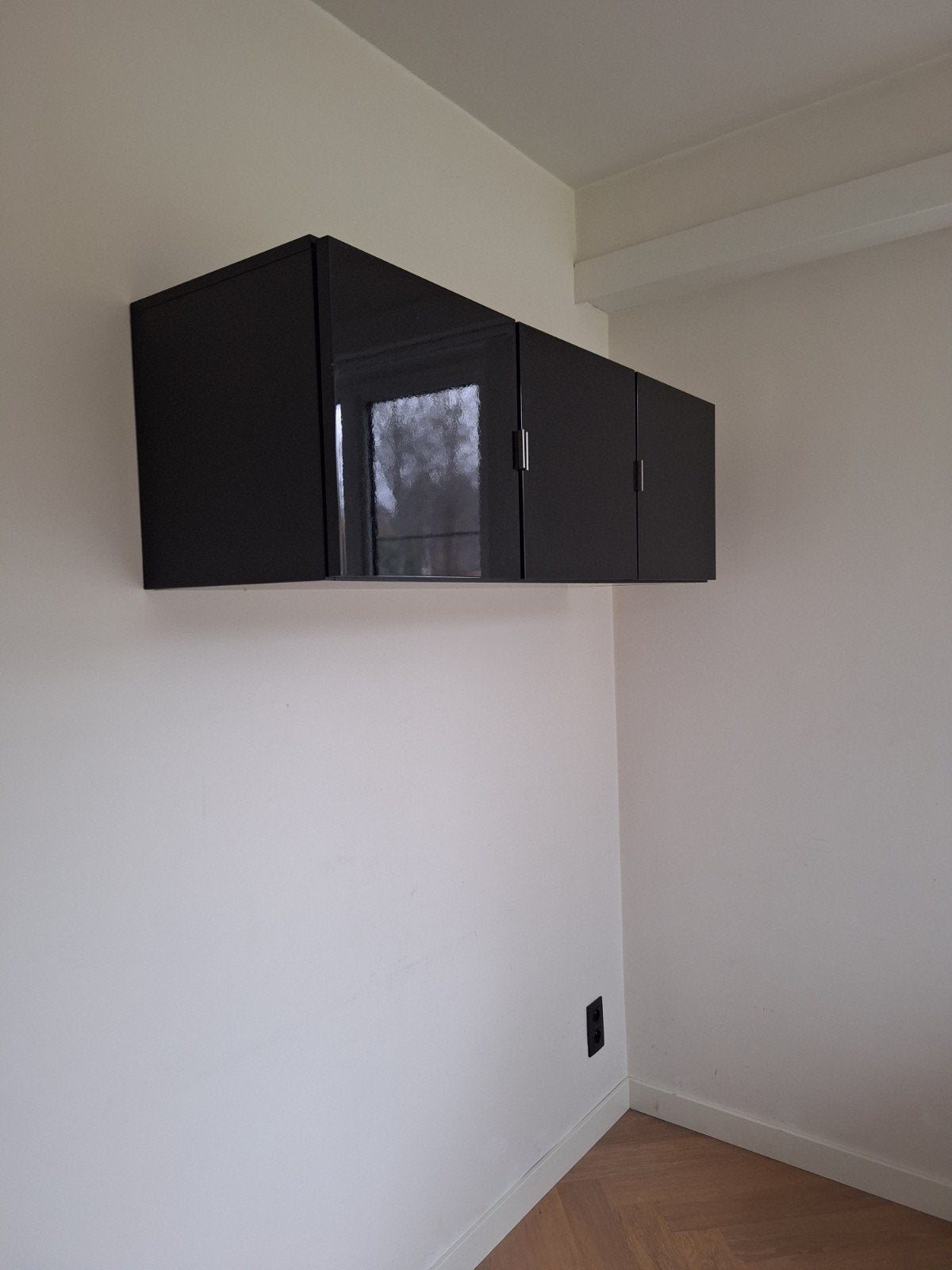 Armoire suspendue, Maison & Meubles, Armoires | Bibliothèques, Enlèvement