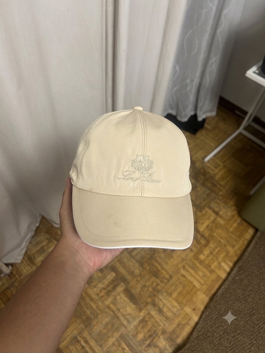 Loro Piana beige pet, Ophalen of Verzenden, Zo goed als nieuw
