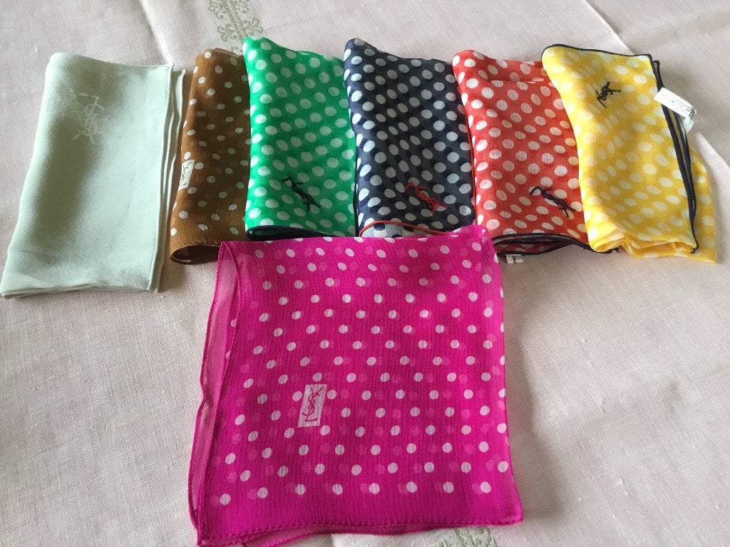 Foulards Yves Saint Laurent en Hermes, Handtassen en Accessoires, Ophalen, Zo goed als nieuw