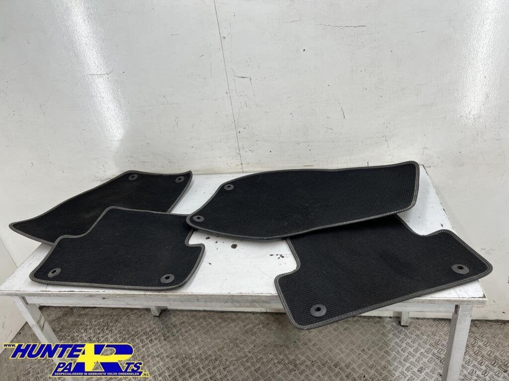 Matten set zwart Volvo V40 II ('12-'19) 31426084, Gebruikt, Ophalen of Verzenden, Volvo, Volvo