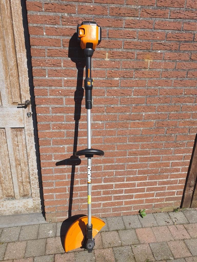 Worx heggenschaar en kantenmaaier, Ophalen