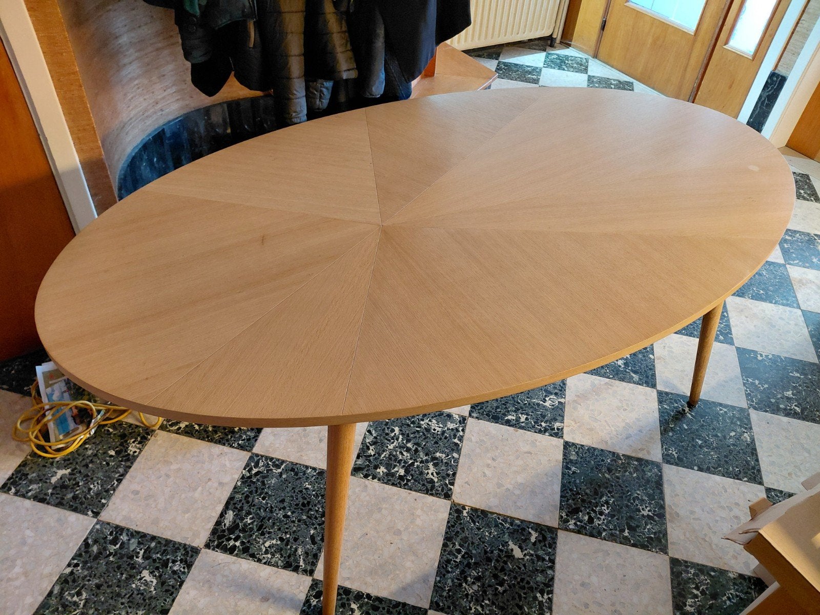 Prachtige ovalen houten eettafel scandinavisch design, Huis en Inrichting, Tafels | Eettafels, Ophalen, Scandinavisch design, 100 tot 150 cm