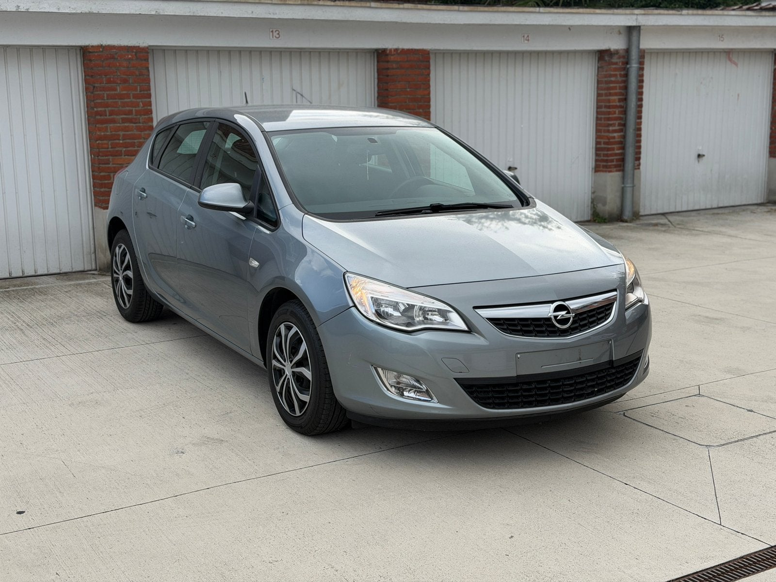 Opel Astra AUTOMATIQUE 2011 1.6 essence 84000km AC, Autos, Euro 5, Achat, 5 portes, Automatique