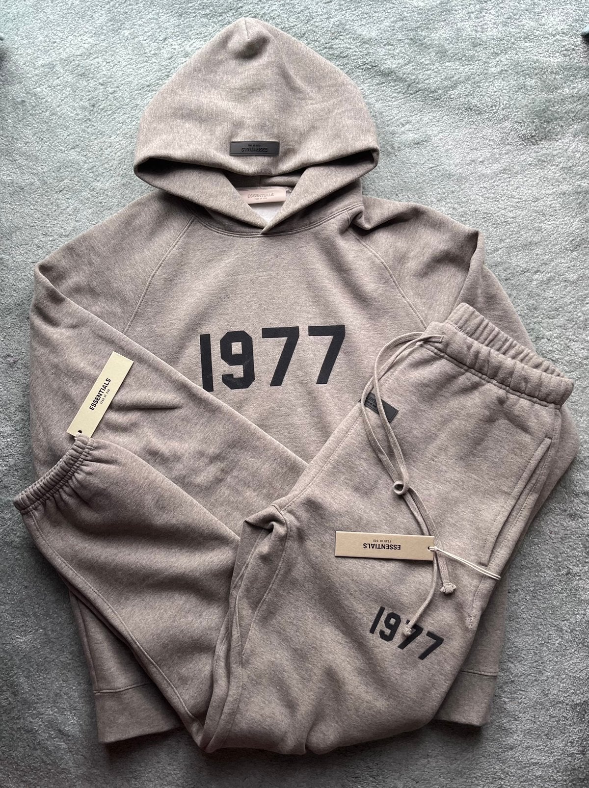 Survêtement Essentials 1977, Enlèvement ou Envoi, Comme neuf, Taille 48/50 (M), Multicolore