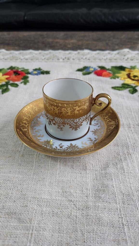 Belle tasse à café ancienne, Enlèvement