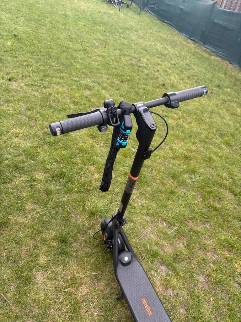 Ninebot f2 e (280km op de teller), Fietsen en Brommers, Ophalen of Verzenden, Zo goed als nieuw