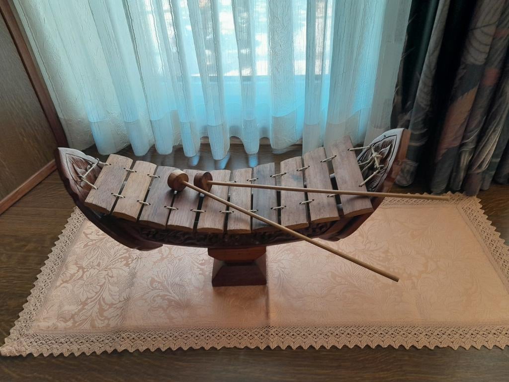 Instrument de musique dans une belle sculpture sur bois, par, Antiquités & Art, Art | Sculptures & Bois, Bois, Asie, Fait main
