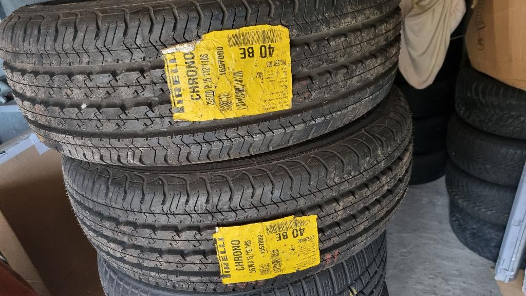 Pneus Pirelli 225/70 R15 neufs, Neuf, 15 pouces, Pneus été, Véhicule utilitaire