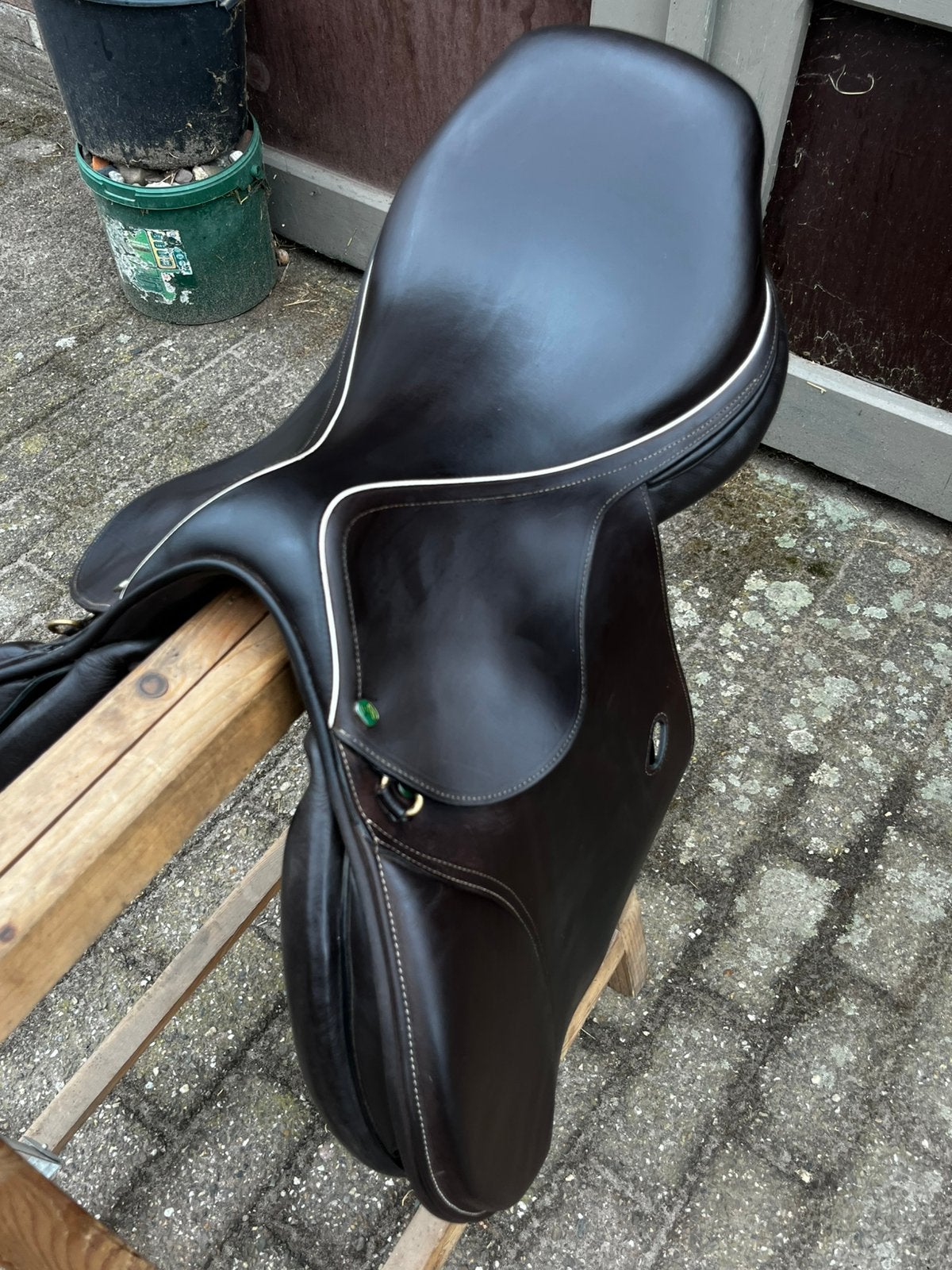 LJ Leathers springzadel 18” – Medium – zwart, Dieren en Toebehoren, Ophalen, Zo goed als nieuw, Inclusief zadelhoes