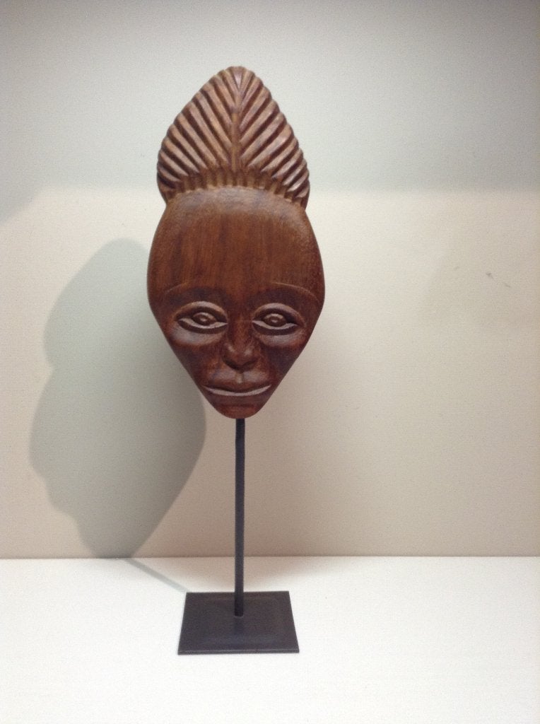 Afrikaans gezichtsmasker in houtsnijwerk op sokkel ‘50, Houtsnijwerk, Ophalen of Verzenden, 20 - 50 cm, Hout