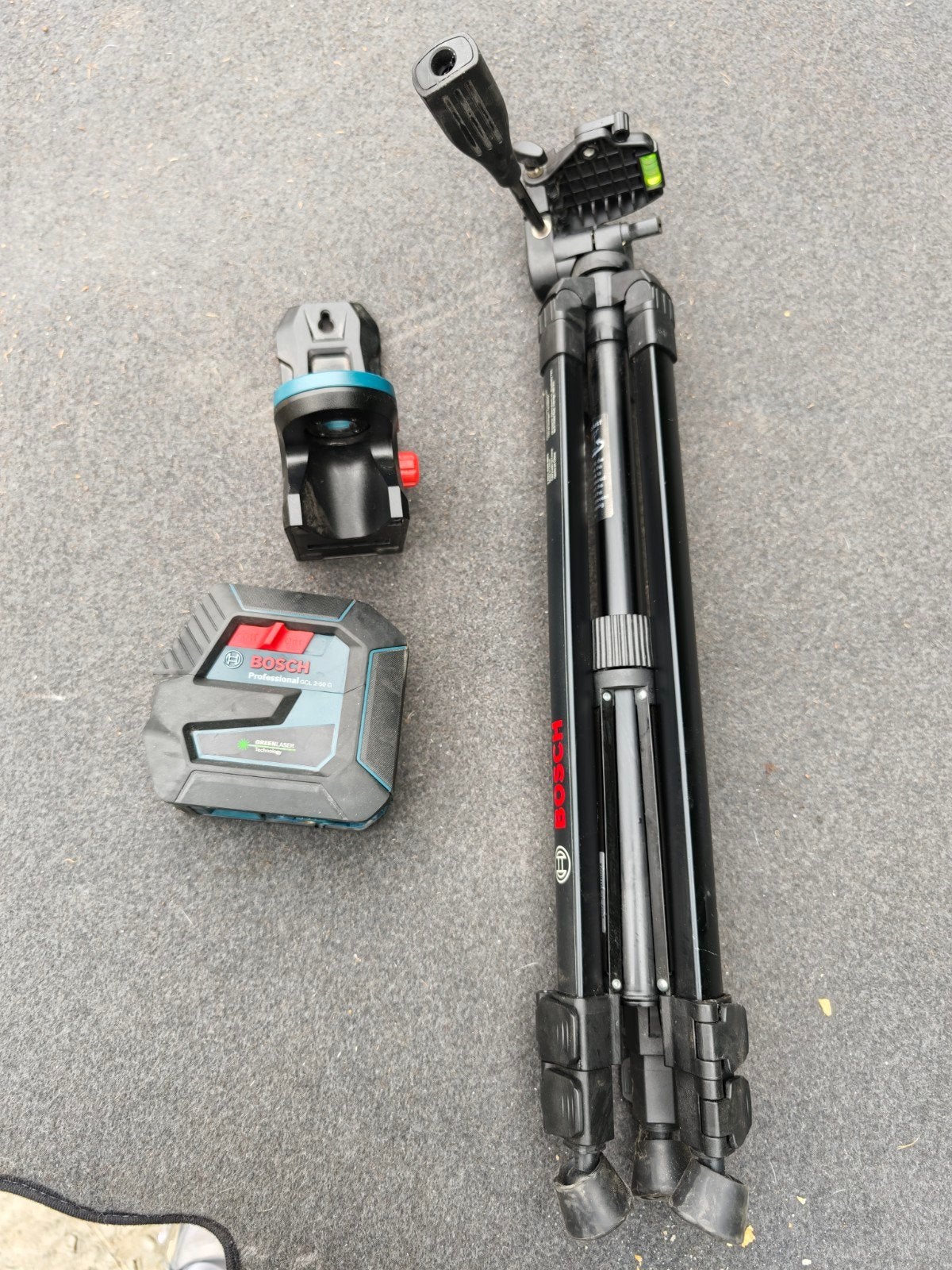 BOSH LASER AVEC TREPIED ET SOCLE AIMANT, Bricolage & Construction, Enlèvement