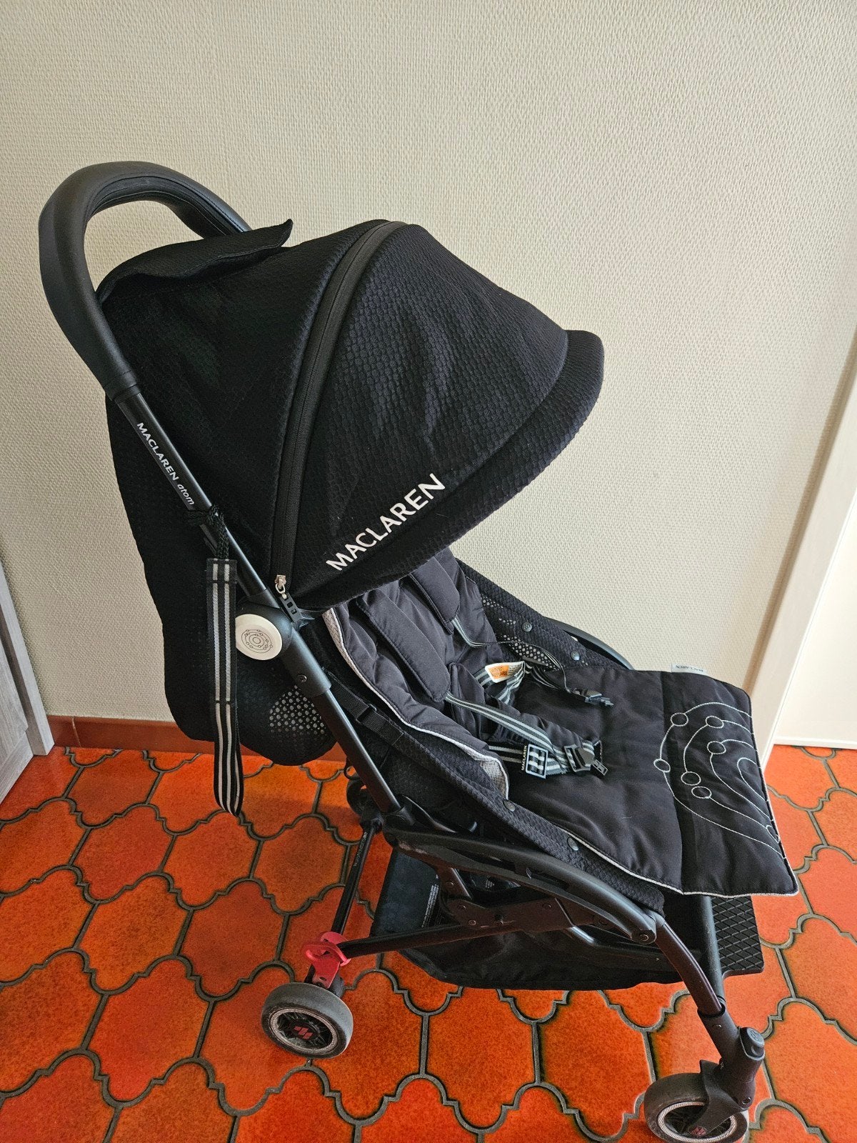 Maclaren Atom buggy, Ophalen, Zo goed als nieuw, Maclaren, Regenhoes