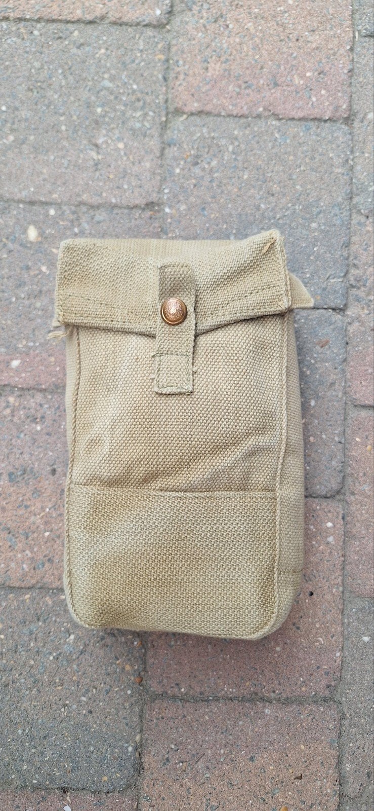 Pouch anglais 1940, Enlèvement