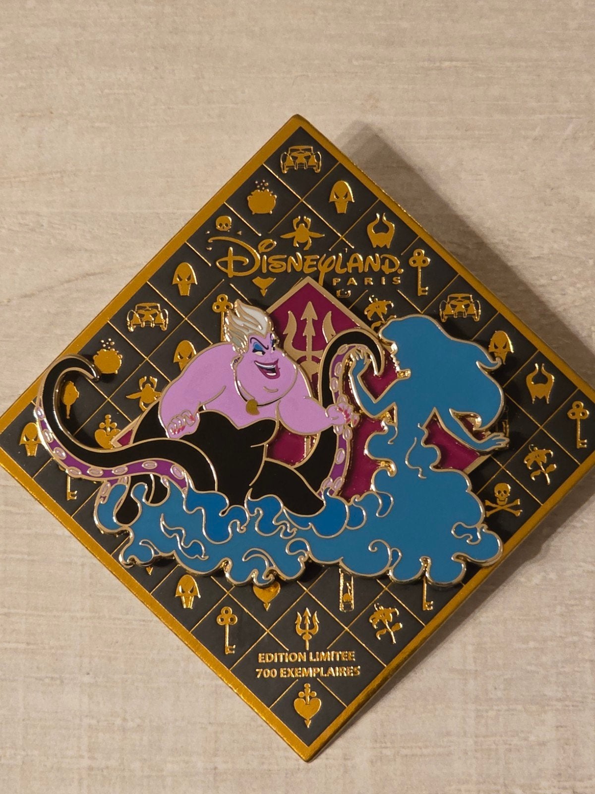 Ursula & Ariel Mirror Limited Edition Disneyland Paris Pin, Verzamelen, Ophalen of Verzenden, Pocahontas of Kl. Zeemeermin, Nieuw