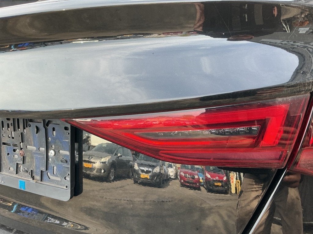FEU ARRIÈRE DROIT Audi A3 Limousine (8YS) (|8Y0945308|), Auto-Union-Straße  1,
85057  Ingolstadt, DE, Info@audi.de, Audi, Utilisé