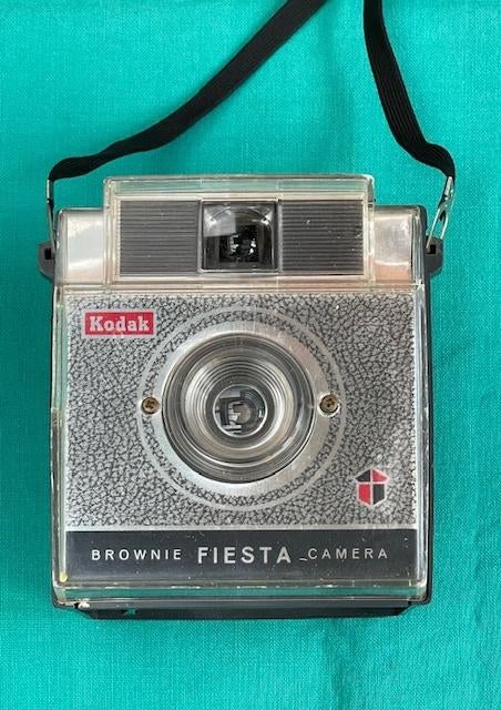 Kodak Brownie Fiesta  vintage années 60 – Déco / Collection, Collections, Appareils photo & Matériel cinématographique, Appareils photo