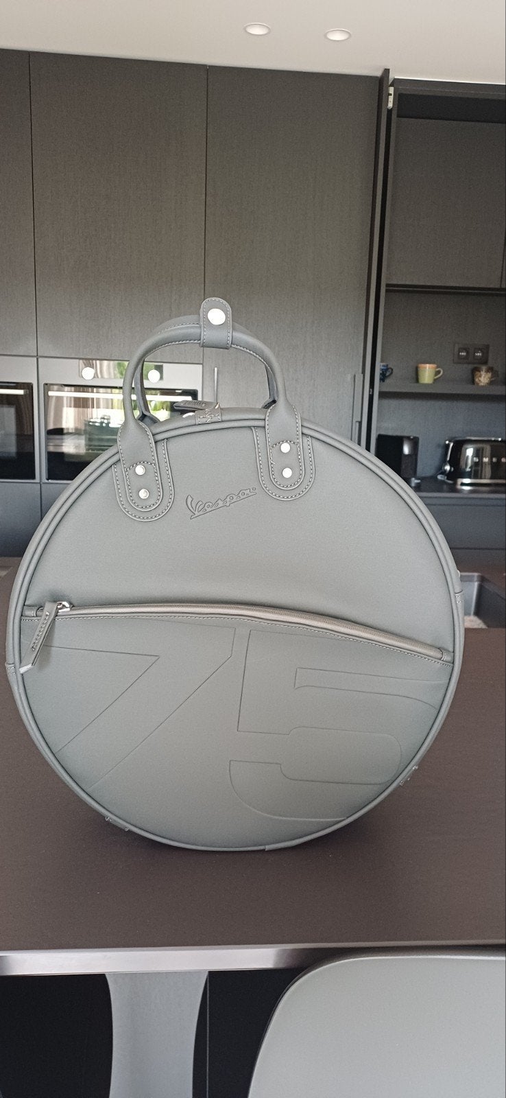 Tas vespa 75 years in leer (nebuk), Particulier