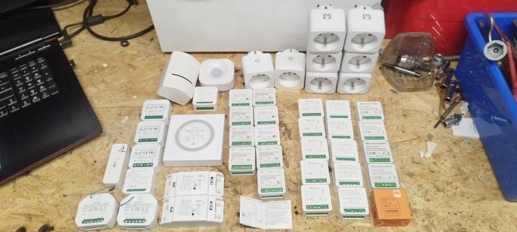 wifi switches Tuya, Informatique & Logiciels, Commutateurs réseau, Enlèvement, Utilisé