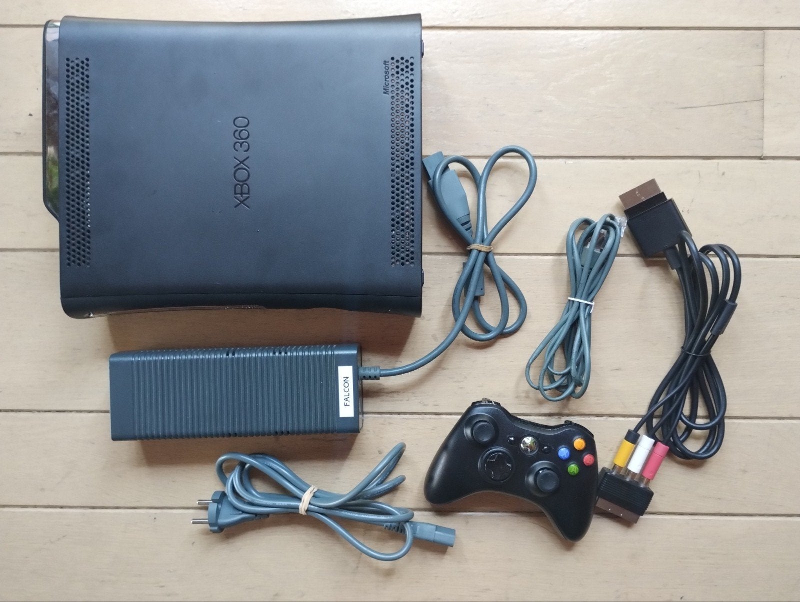 Xbox 360 Elite-bundel (ABadAvatarHDD), Games en Spelcomputers, Spelcomputers | Xbox 360, Zo goed als nieuw, 120 GB, 360 Elite of Super Elite