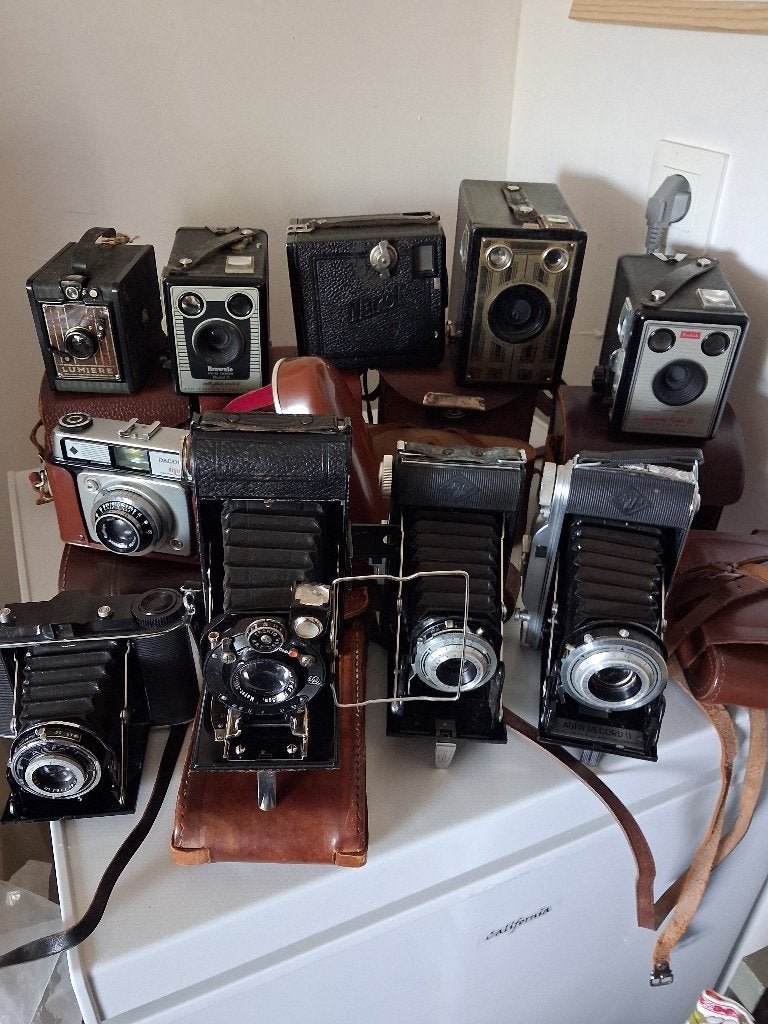 Cameraset van Agfa en Brownie en camera uit het tijdperk, Ophalen