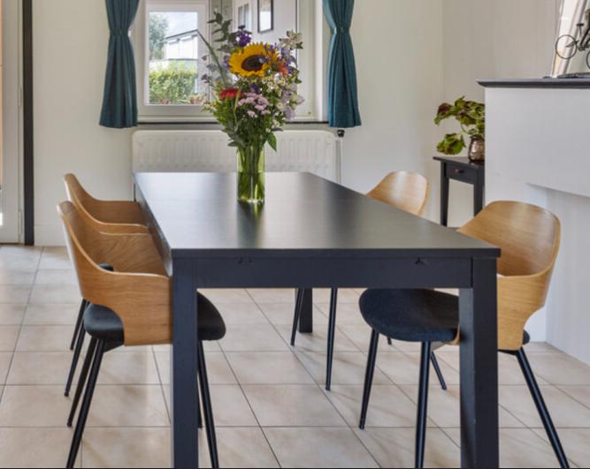 Table Ikea Bjursta 140 (extensible jusqu'à 220) cm de long, Maison & Meubles, Tables | Tables à manger, Utilisé, 50 à 100 cm, Cinq personnes ou plus