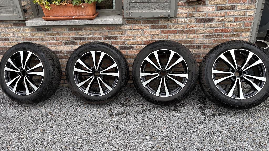 Winterbanden op velg voor Mercedes, Auto-onderdelen, Banden en Velgen, Gebruikt, Banden en Velgen, Winterbanden, 235 mm