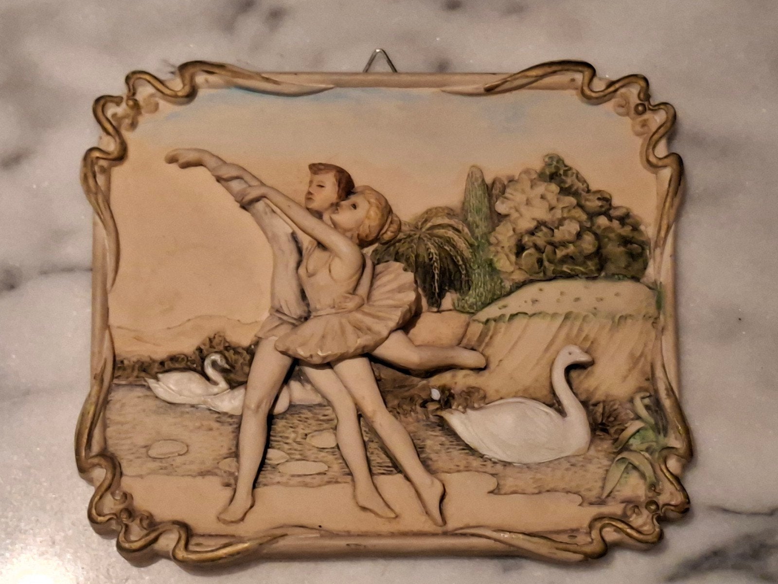 BISCUIT DANSE DES CYGNES ANCIEN., Antiquités & Art, Enlèvement ou Envoi