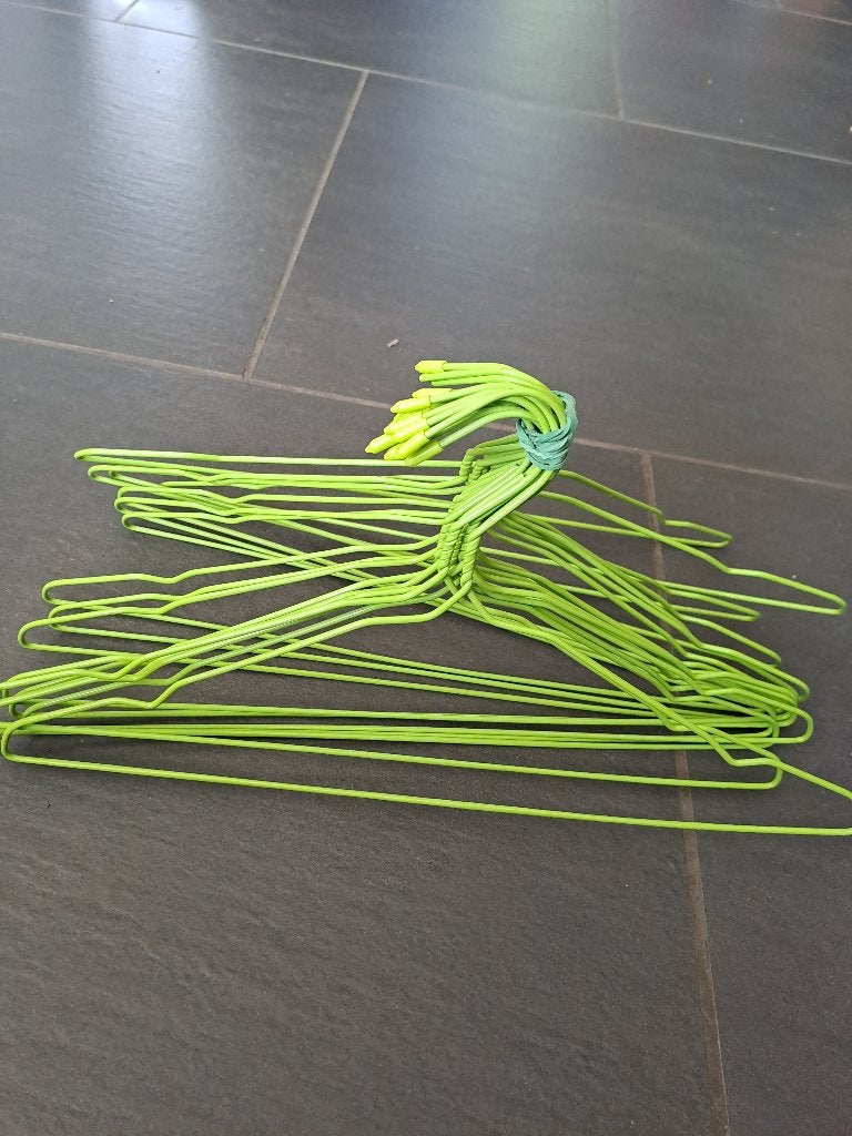 Cintres verts fins, Enlèvement, Utilisé, Métal, Adultes