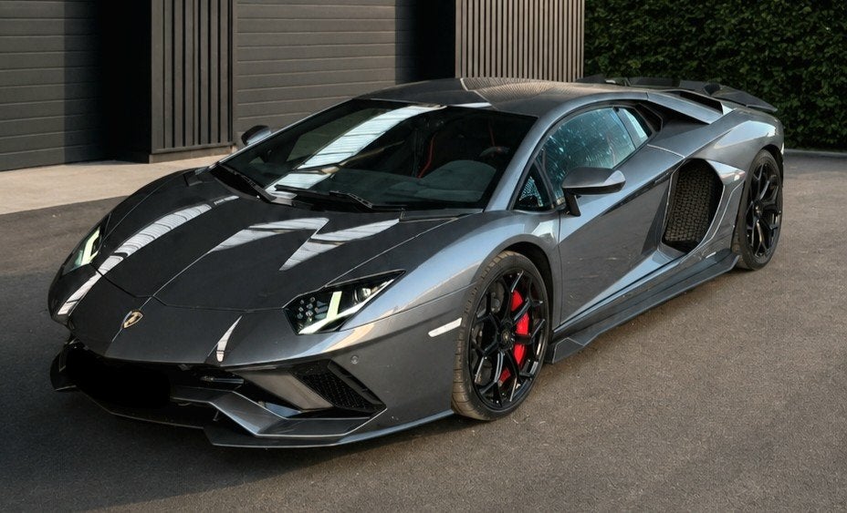 Magnifique lamborghini aventador Ultimae 2022, Autos, Lamborghini, Achat, Aventador, Particulier, Essence