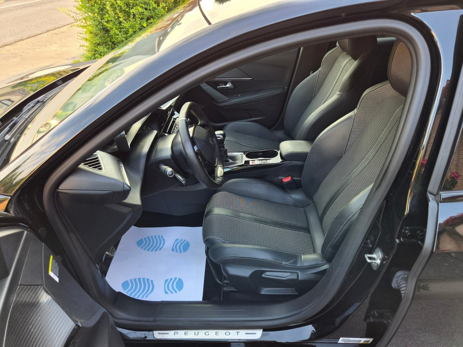 Peugeot 208 1.2i - GT Line / GPS / FULL LED / CAMERA / SPORT, Cuir, Achat, Entreprise, Noir