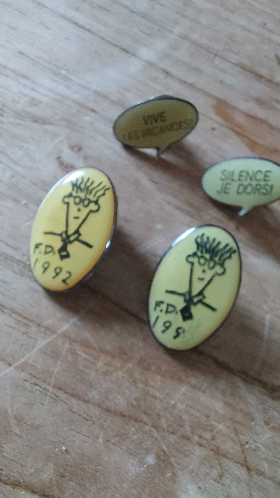Ensemble de 4 pins, Collections, Broches, Pins & Badges