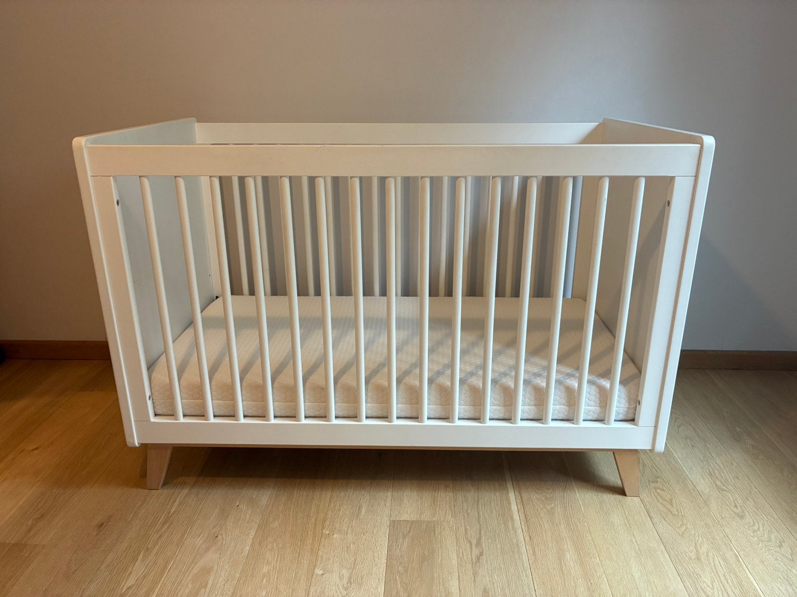 Babybed met matras, Kinderen en Baby's, Ophalen, Zo goed als nieuw