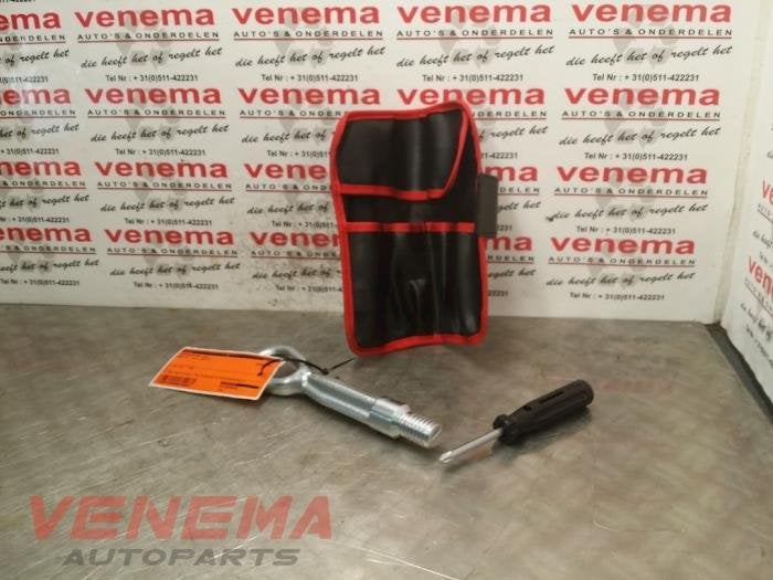 Kit d'outils d'un BMW X1, -, 3 mois de garantie, Utilisé, -
