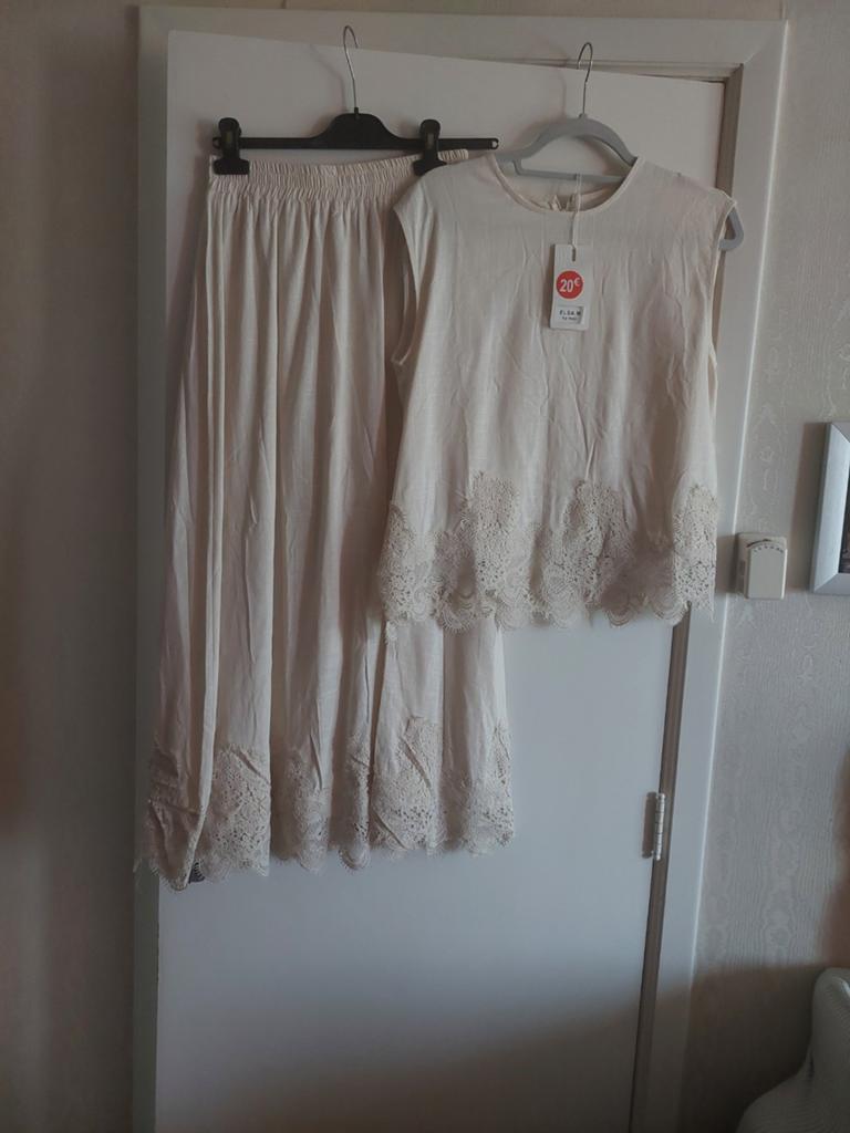 Ensemble en Lin le bas jupe  dentelle  et la blouse aussi, Vêtements | Femmes, Homewear, Enlèvement, Beige