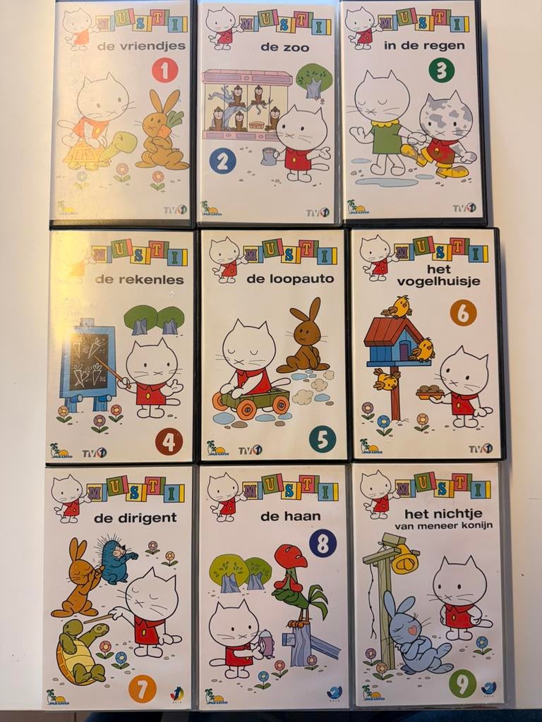 Musti VHS volledige reeks 1-9 – nostalgie kinderprogramma, Cd's en Dvd's, Ophalen, Zo goed als nieuw