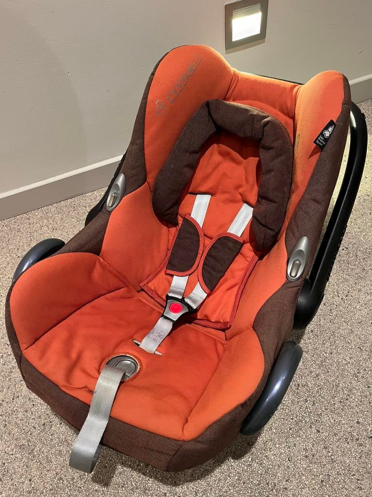 23:09  Maxi-Cosi Cabrio (incl voetenzak en hoofdkussentje), Kinderen en Baby's, Ophalen, Gebruikt, Zijbescherming, Isofix