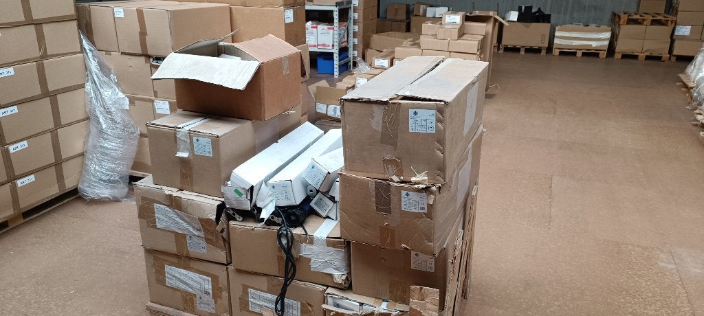 Lot ongebruikte zenders en buismotoren, Elektronische apparatuur, Ophalen, Nieuw