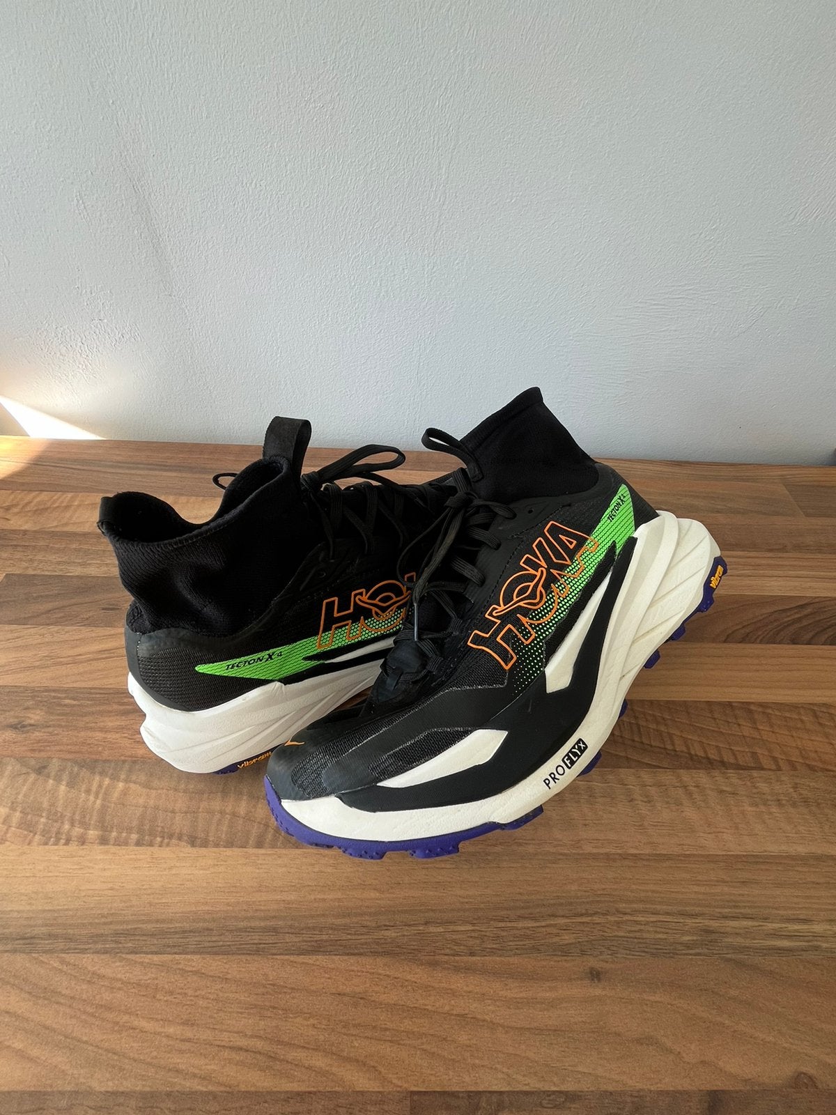 HOKA Tecton X4 - 45 1/3, Sport en Fitness, Ophalen of Verzenden, Zo goed als nieuw
