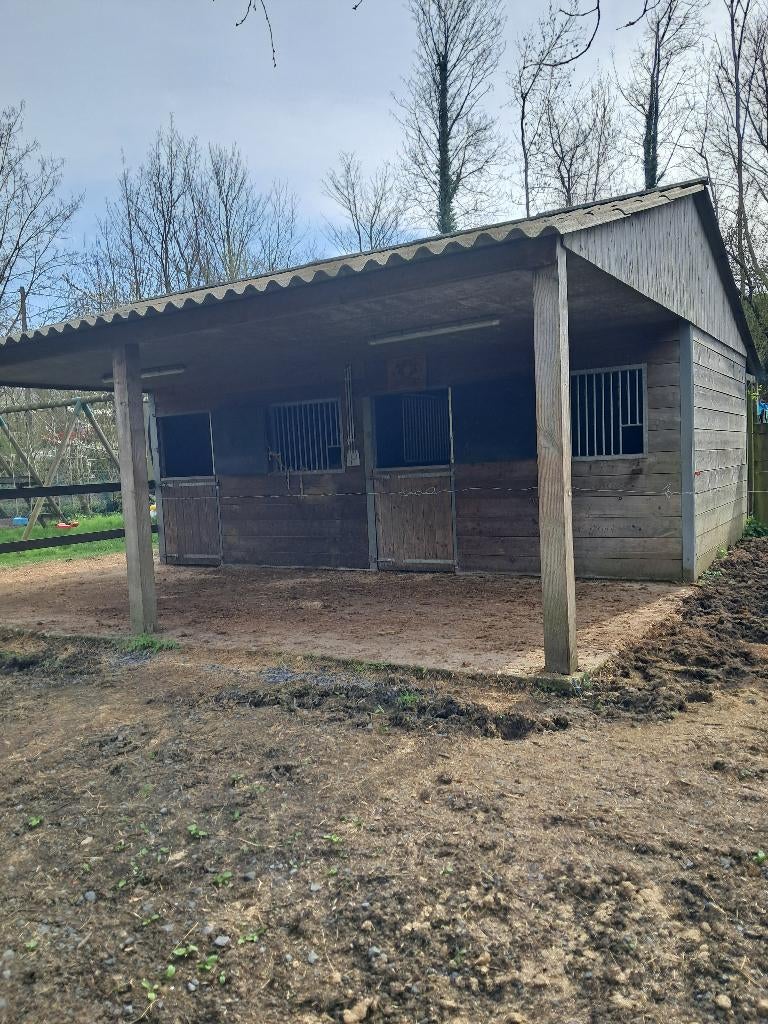 tweedehands paardestal, Dieren en Toebehoren, Stalling, 2 of 3 paarden of pony's