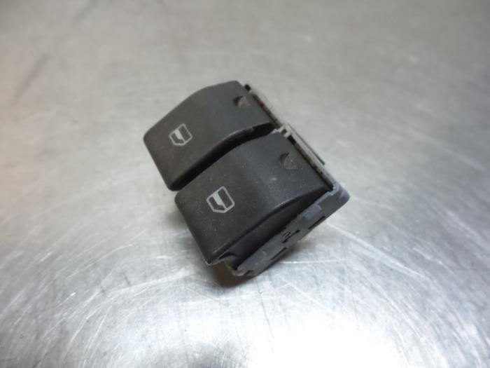 Commutateur vitre électrique d'un Volkswagen Polo (Polo 01-, Volkswagen, -, Utilisé, -