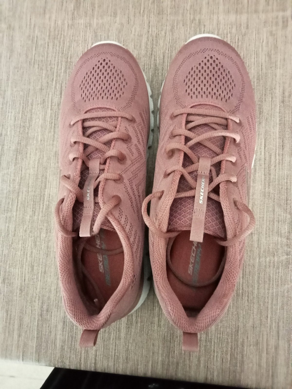Skechers maat 41 3 uur gedragen dames en heren, Sport en Fitness, Loopsport en Atletiek, Ophalen
