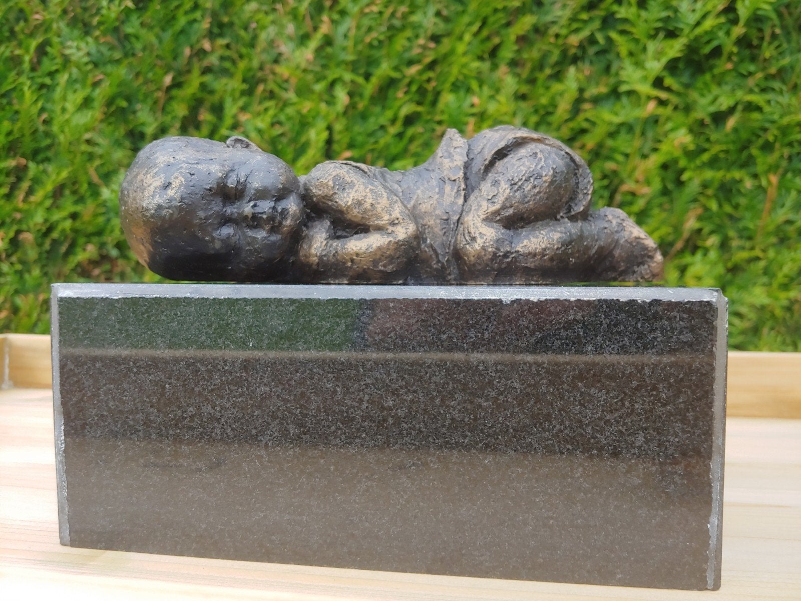 Geert Kunen – gesigneerde sculptuur "Slapende Baby" nr. 69 –, Antiek en Kunst, Ophalen, Klassiek, Beeld