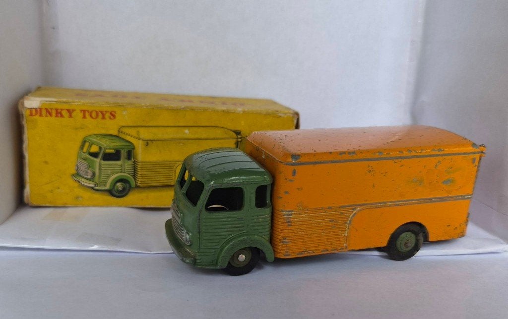 Fourgon simca cargo Dinky Toys., Collections, Enlèvement ou Envoi, Utilisé, Voitures