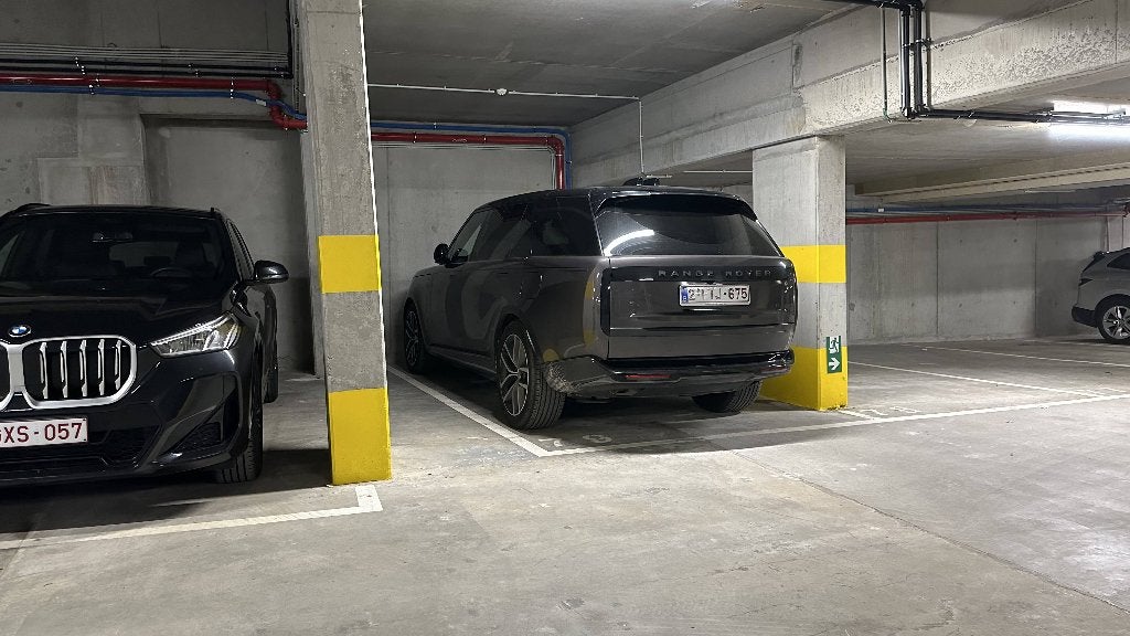 Place de parking pour une grande voiture à Tervuren, Province du Brabant flamand