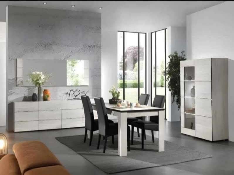 Salle a manger neuve, Enlèvement