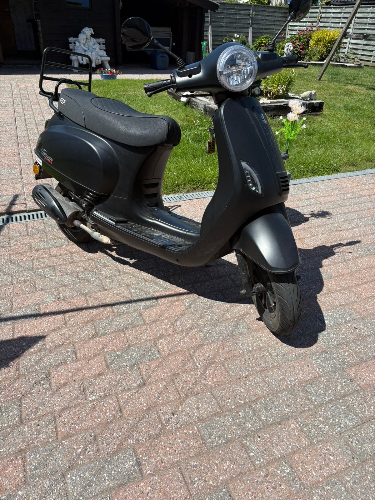 Gts toscana efi 50cc, Fietsen en Brommers, Snorfietsen en Snorscooters, Zo goed als nieuw, Benzine, Ophalen, Overige merken