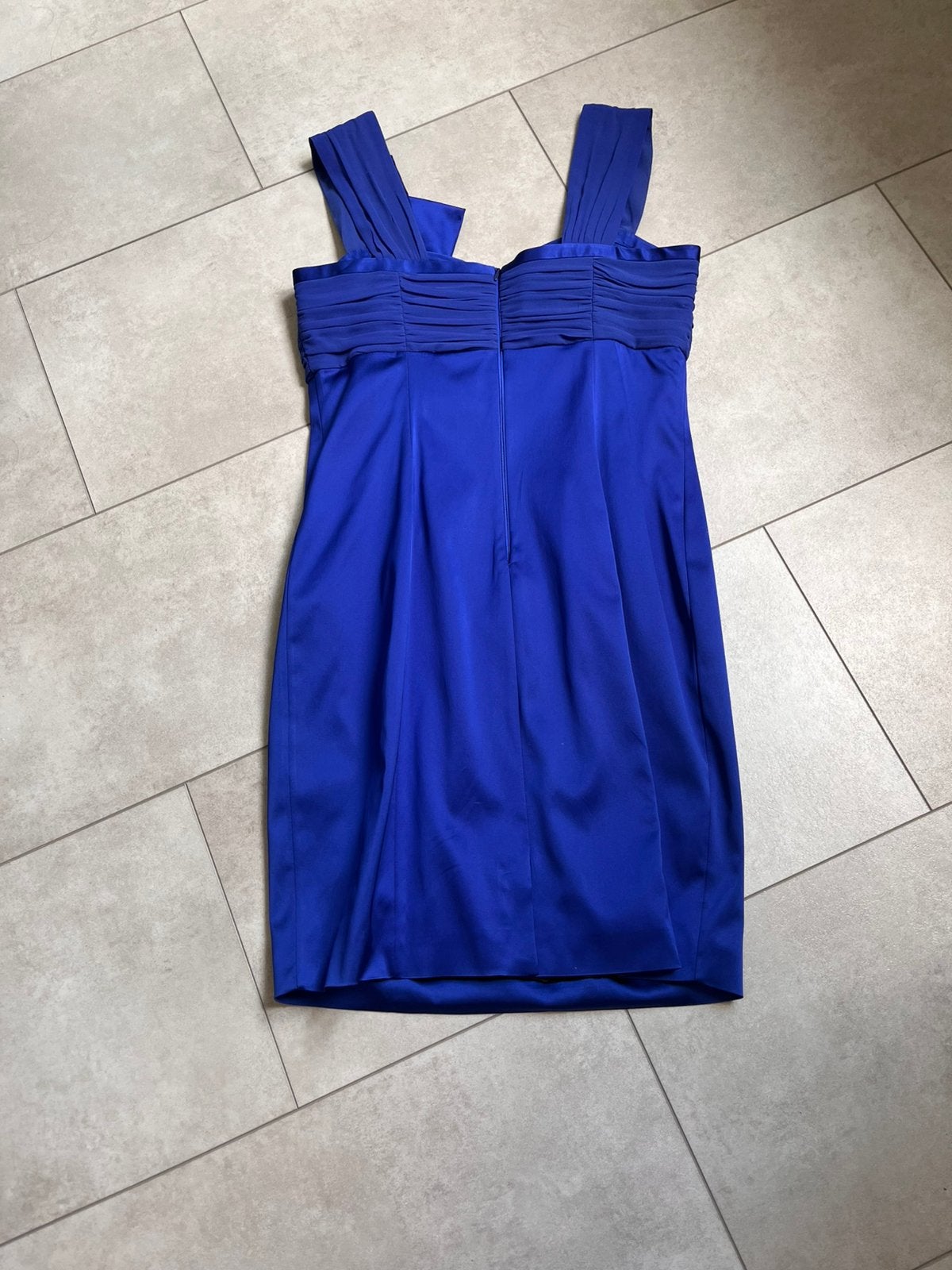 Robe de cocktail en satin, Enlèvement, Comme neuf, Taille 38/40 (M)