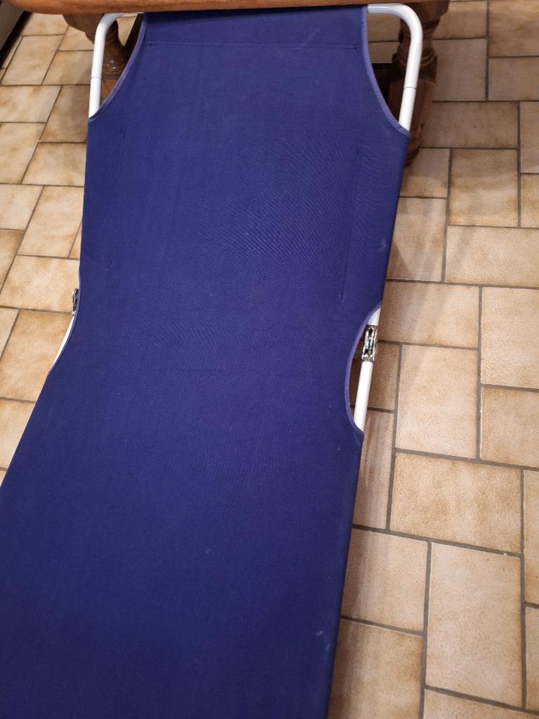 Lits de camp repliables, démontables avec sac de transport, Ophalen, Gebruikt